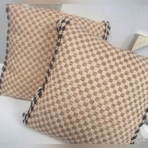 Decorative pillows with woven design - 2pcs - New with tags